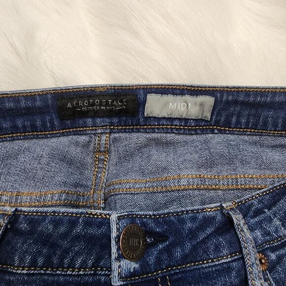 Aeropostale lightly distressed mid rise rolled cuffs jean shorts woman's size 8 - Picture 8 of 9